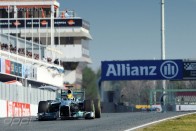 F1: Hamilton csúcsot futott, Massa kereke elszállt 23