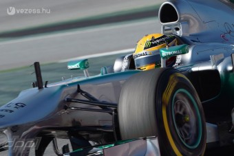 F1: Hamilton csúcsot futott, Massa kereke elszállt