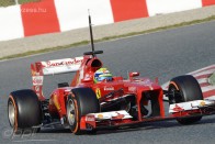 F1: Hamilton csúcsot futott, Massa kereke elszállt 29