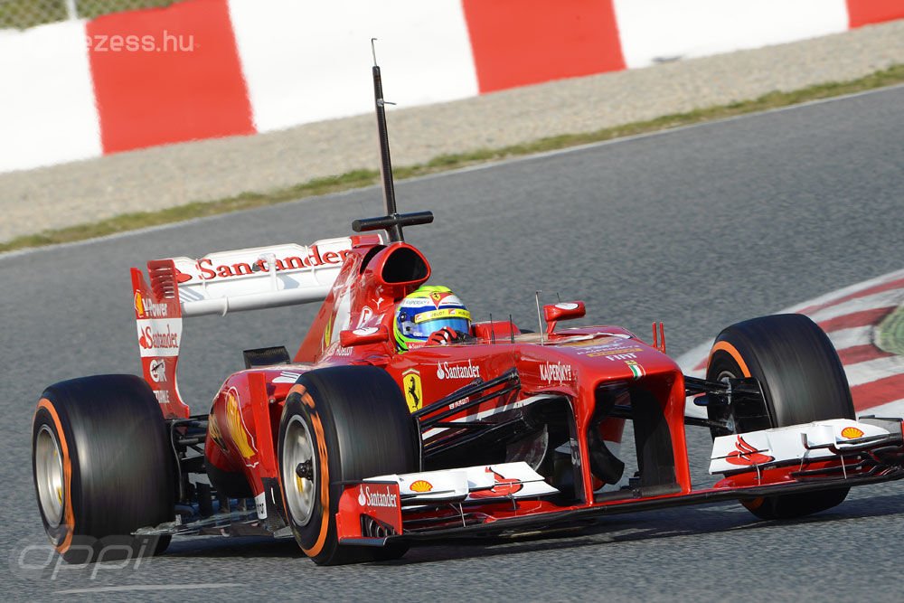 F1: Hamilton csúcsot futott, Massa kereke elszállt 15