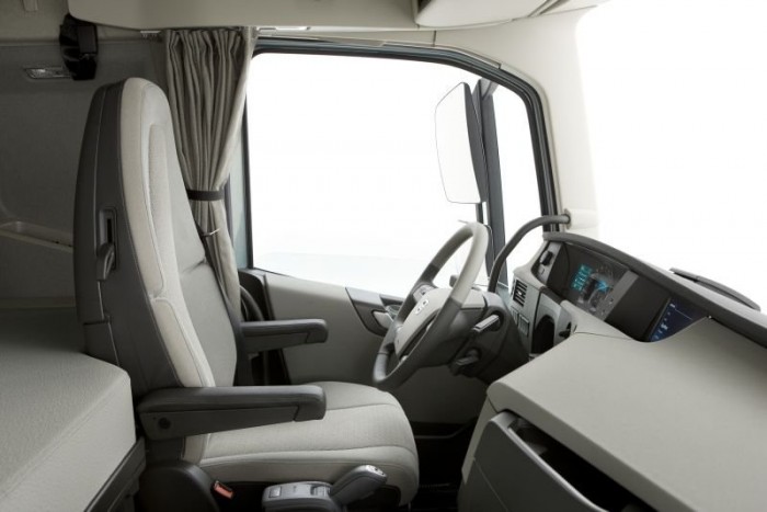 Jobb levegő a Volvo FH-ban 3 A tervezők kevesebb kémiai vegyületet tartalmazó textíliákra cserélték a korábban használt anyagokat.