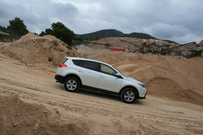 457 centi hosszú, 185 széles és 166 magas. Ez megváltoztathatja a vásárlók nemi arányát