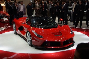 Nem jut mindenkinek 400 milliós Ferrari