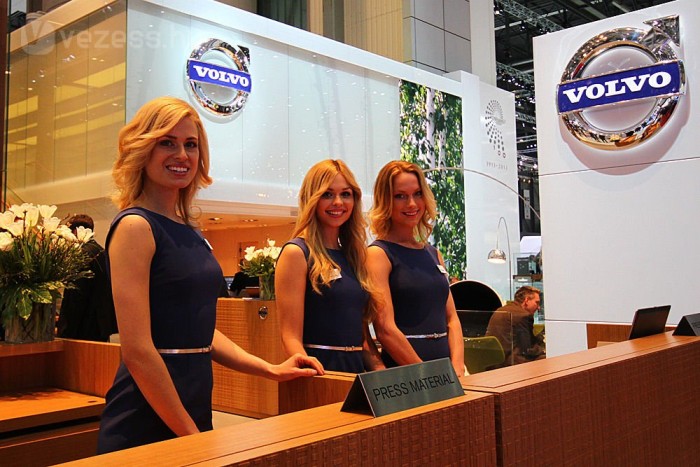 A második otthonunk Genfben 7 | Vezess Öröm ide betérni. A tábla szövegével ellentétben ők nem sajtóanyagok.