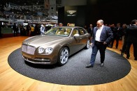 A Bentley Flyng Spur. 10 centivel rövidebb, húszezer euróval olcsóbb a Rollsnál