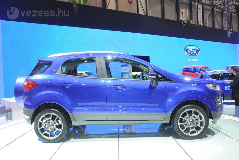 Létezik 4x4-es is, de a három motor alapesetben az első kereket hajtja