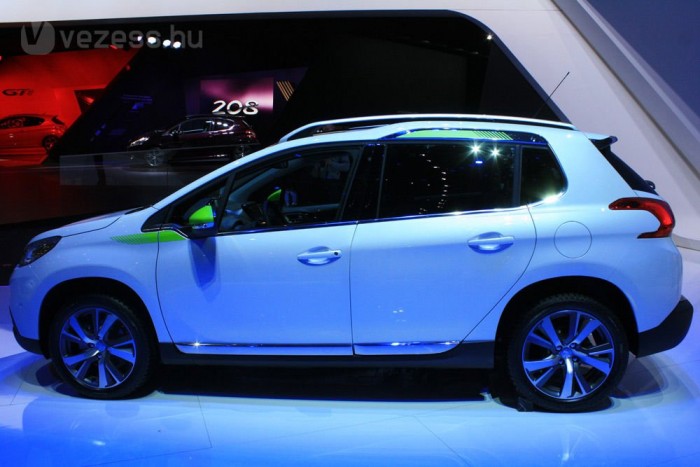 2,54 méteres a tengelytáv, az utastér viszonylag tágas