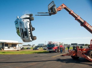 Roncsautókon gyakorolnak az életmentők