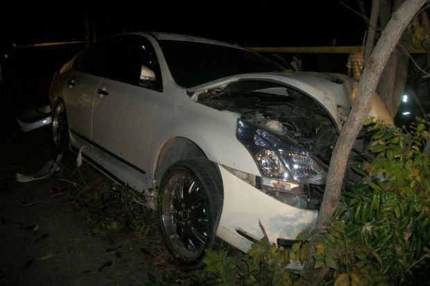 Egy bottal agyonverte sógorát, majd annak családjával együtt elindult, hogy elrejtse a holttestet, de kocsijuk egy ellenőrző ponton nekirohant egy fának.
