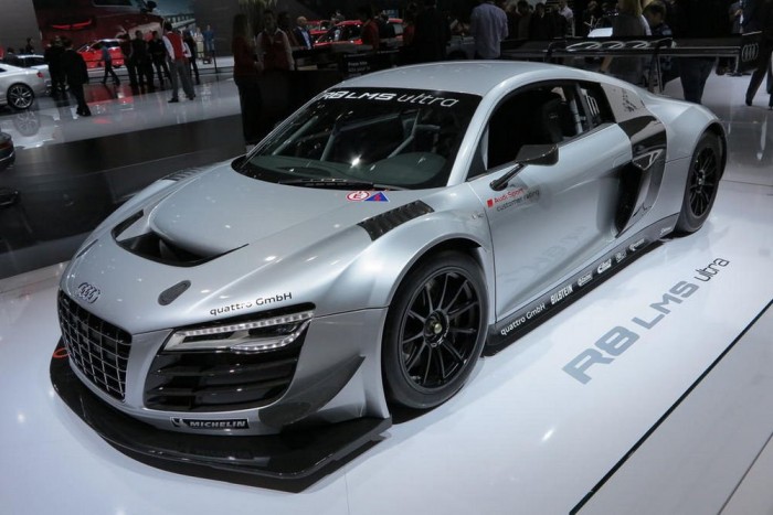 Gladiátorok Genfben 1 Audi R8 LMS Ultra – hosszú távú versenyekre, privát csapatoknak fejlesztett versenyautó. Vadonatúj aerodinamikai megoldásokat alkalmaztak rajta