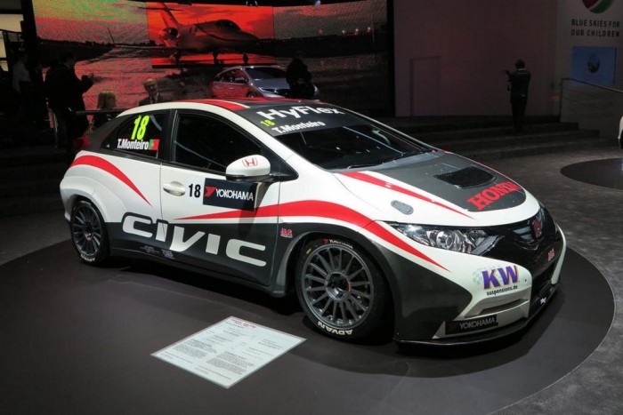 Gladiátorok Genfben 9 | Vezess Honda Civic WTTC 2013 - Michelisz Norbi és a Zengő Motorsport is ilyen autóval versenyez idén!