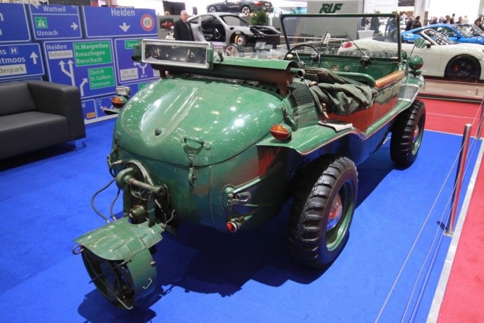 A legjobb horgászautók 5 VW Schwimmwagen. A Bogár alapjaira épített Kübelwagen rövidített alvázára készült, és ő minden idők legnagyobb példányszámban gyártott kétéltű autója