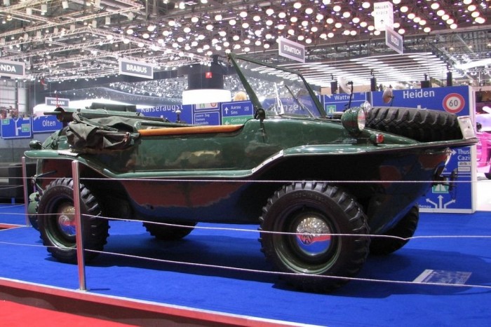 A Schwimmwagen csak egyesben vagy rükvercben volt összkerékhajtású, a magasabb fokozatokban hátsókerék-hajtásúként működött