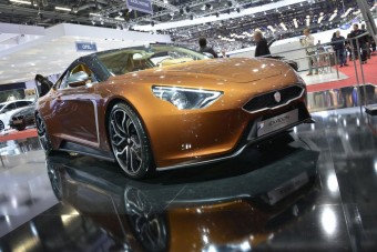 Porschét aláz a francia villanykupé