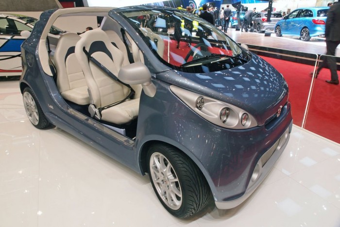 Az autóipar Barba családja 7 | Vezess Kívülről viszont a Lallo modoros golfautónak tűnik