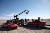 A BMW példáján fellelkesülve pörgős rövidfilmet gyárt a Jaguar. A főszereplő az F-Type és a Emmy-díjas Damian Lewis