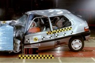 A Citroën Saxo (1996-2003) fejlesztésének idején a kisautók utasbiztonsága még jellemzően tragikus volt. Az Euro NCAP 2000-ben vizsgálta be az autót; ötből kettő csillagot adott neki.