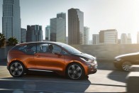Globális bérautó-programot készül kidolgozni a BMW, amellyel akkor élhetnének az elektromos i3 vásárlói, ha hosszabb távolságokra szeretnének utazni.