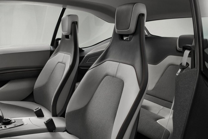 Ingyenes bérautó járhat az elektromos BMW-hez 3 | Vezess Nem csak az elektromos hajtás miatt indokolt a bérautó-program: az i3 helykínálata sem feltétlenül nyaralás-kompatibilis