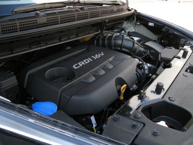 Jól elbír a Carens tömegével az 1,7 literes, 136 lóerős dízelmotor. Ezt érdemes választani