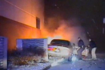 Bemászott az égő kocsiba a tinédzserért