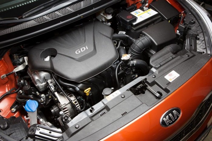 Vezettük a Kia sportos háromajtósát 45 Kétféle benzinmotor választható, a 100 lóerős 1,4-es és a 135 lóerős, közvetlen befecskendezéses 1,6 GDI. Egyikkel sem túl sportos a Procee'd, a kisebbel 12,8, a nagyobbal 9,9 s a gyorsulás 0-100 km/h között. A végsebesség 182, illetve 195 km/h. Az 1,6-oshoz hatfokozatú, duplakuplungos, automatizált sebességváltóval is rendelhető, de nem túl gyors, és néha bizonytalakodik a száraz kuplungos szerkezet