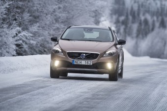 Online zenelejátszóval erősít a Volvo V40