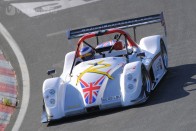 3. Radical SR8, 6:55,00s. A Radical SR8 ebben a kevésbé kihegyezetett verzióban is inkább LMP2-es Le Mans-i prototípus, mint szériaautó, de mivel rendszámozható, megérdemli a dobogó alsó fokát. 108 oktános benzinigényével, 30 üzemóránként esedékes motorfelújítással és a hosszas beindítási-bemelegítési ceremóniával a Radical csak messziről, félhomályban tűnik utcai autónak