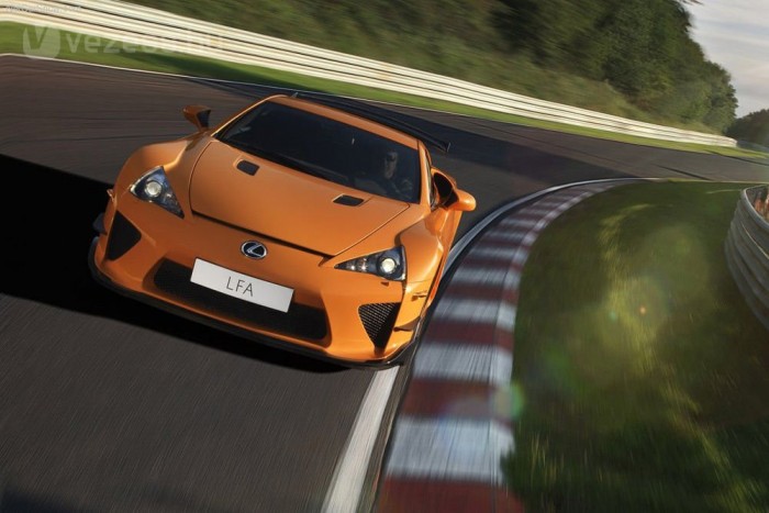 Top 10 : A leggyorsabb autók 7 7. Lexus LFA Nürburgring-csomag, 7:14,64. A japánautó-rajongók nehezen viselték, amikor az LFA-t megelőzte a Viper, de a Chrysler tisztázta, hogy nem versenygumikon értek el jobb időt a szintén utcára jóváhagyott gumis LFA-nál. A Nürburgring-csomaggal gyorsabbak a váltások, a motor 571 lóerős, sportosabb a futómű és fejlettebb az aerodinamika. Pedig az alap LFA is egy álomcsoda