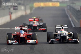 F1: Pereznek el kellett engednie Alonsót?