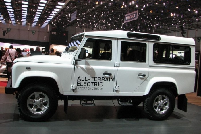 Lustul a villanyforradalom 9 | Vezess Furcsa tréfa a Land Rover standjáról