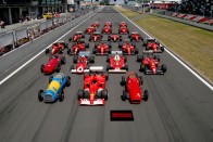 Ferrari F1 autók felvonulása a Nürburgringen. A német pálya az autósport Mekkája.