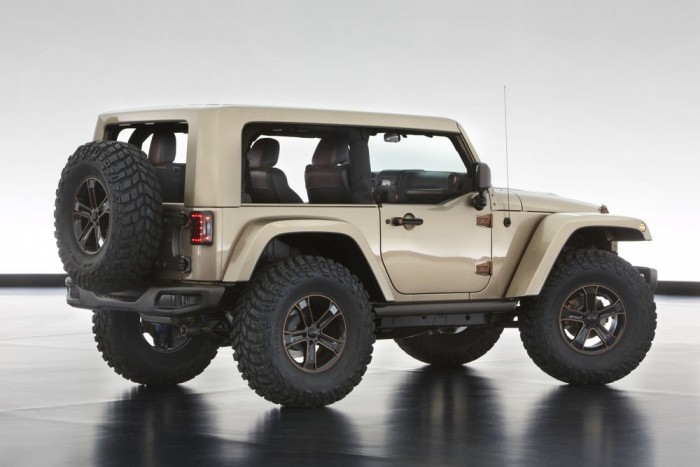 A szikár, a veterán, a flancos és a többiek 1 Jeep Wrangler Flattop - Kívül csillogó, de igazán sárban brilliáns: az elegáns, drága hatású kiegészítők és gazdag felszereltség mellett a Mopar raktárából összeválogatható legbrutálisabb terepfutóművet kapta a Flattop.