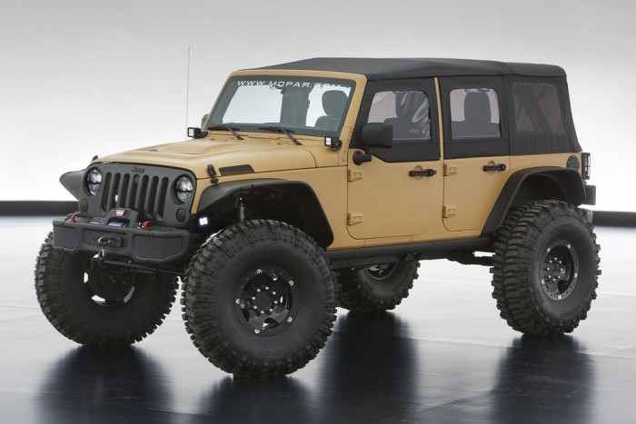 A szikár, a veterán, a flancos és a többiek 4 Jeep Wrangler Sand Trooper II from Mopar - A homokharcos egy tavaly őszi tanulmány második része. 40 colos terepgumik, 5.7 V8 Hemi blokk 375 lóerővel, elöl-hátul portálhidas futóművel. Lezárható gépházfedél, kurtított lökhárítók, terepvilágítás és okosan tolatókamera a fedélzeten.
