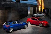 3. Hyundai Elantra, 829 192 db. 2011-ben még második volt az i30 testvérmodellje 1 010 000 darabbal, karnyújtásnyira a világelsőségtől, de értékesítései visszaestek. Hazai piacán, Dél-Koreában megőrizte első helyét, de ott is 15 százalékkal kevesebb talált gazdára belőle. Ha hozzáadnánk a tavalyi 199 725 darab i30-at, előrébb végezne