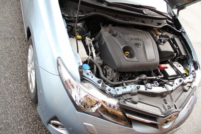 Van olyan jó, mint egy Golf? 5 Az Auris kisebbik dízelmotorjának katalógusértékei ugyan nem mutatnak túl látványosan, de harmonikusan mozog vele az autó