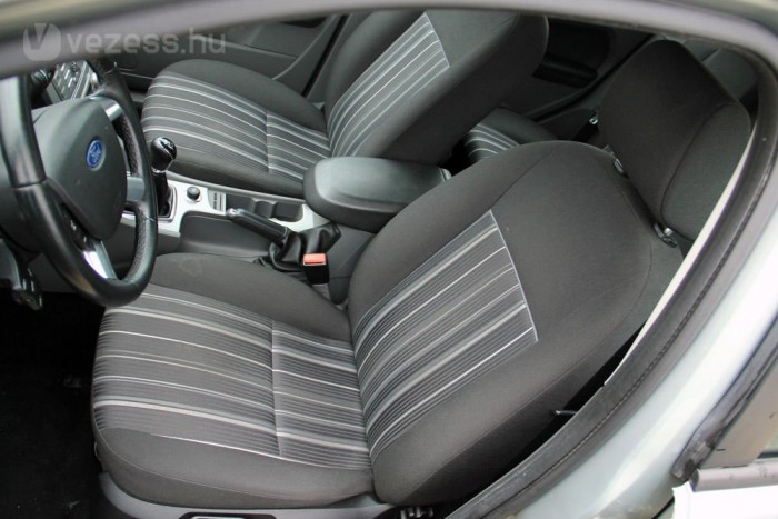 Félni kell? – Használt dízel kétmillió alatt 10 | Vezess Szépek az üléskárpitok, nem látszik az utastéren, hogy itt valaki évi 50 ezer kilométert vezetett