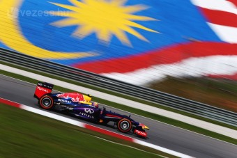 F1: Red Bull-szendvicsben Räikkönen