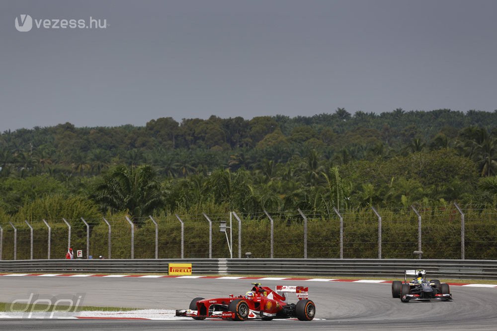 F1: Red Bull-szendvicsben Räikkönen 17