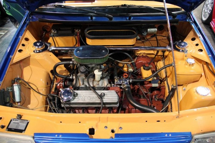 Több mint mezei tuning találkozó 9 Egy Skoda Favorit motortere. Meglepő választás az átépítésre, de annál érdekesebb, kitűnik a polírozott szelepfedéllel virító tucatgolfok közül