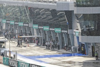 F1: Esőűző tánc a Lotusnál