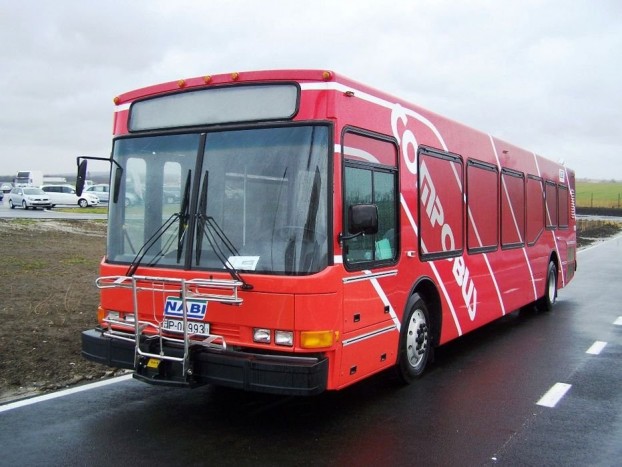 Buszok a szántóföld közepén 23 A NABI Compobus szinte minden hazai buszos eseményen ott van. A még az Ikarus 400-as család formavilágát idéző jármű szép emlékeket idéz a magyar autóbuszgyártásról