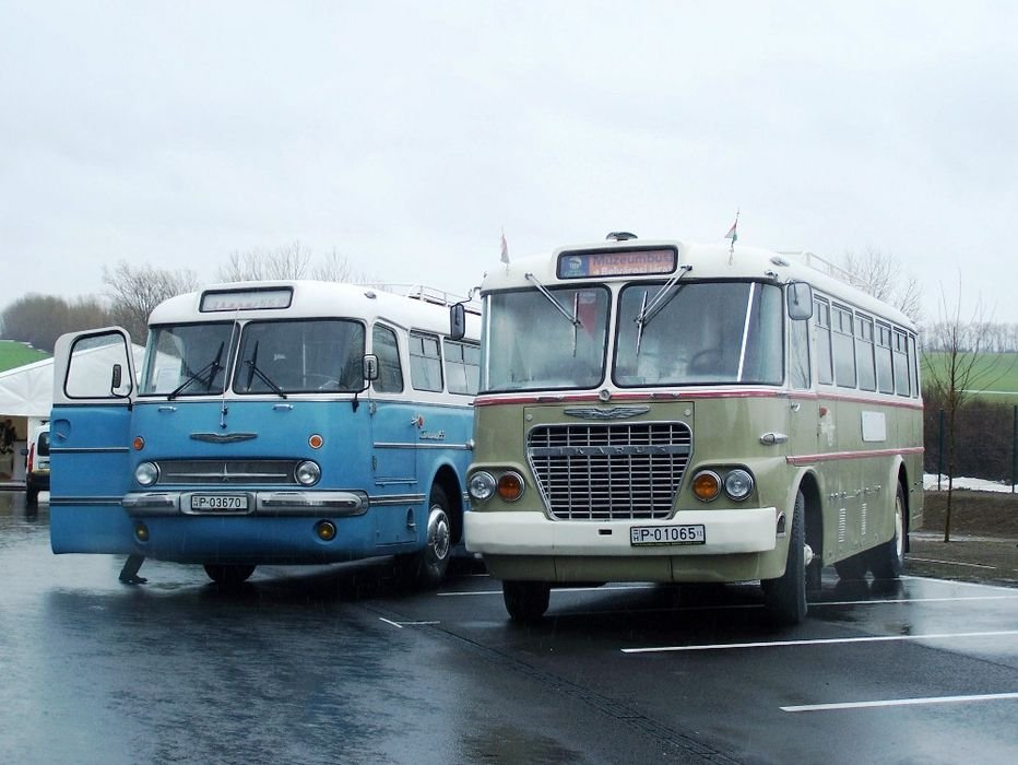 Igazi Ikarus-oldtimerek is láthatóak voltak a kiállításon