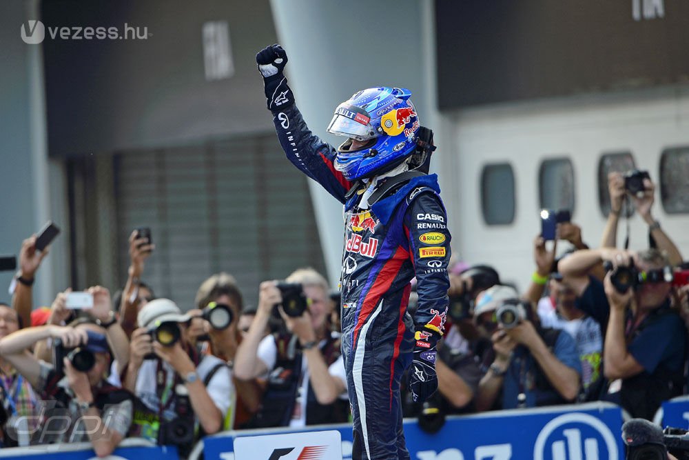 F1: Egymást ölték a Red Bull-osok 9