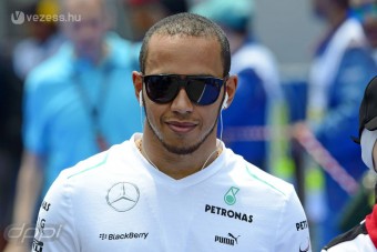 Videó: Hamilton eltéved a bokszutcában