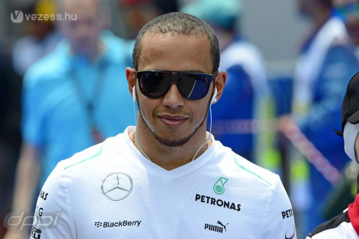 Videó: Hamilton eltéved a bokszutcában 1