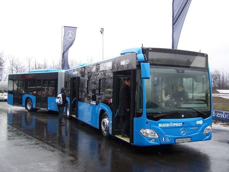 Bemutató: Budapest új kék busza 11
