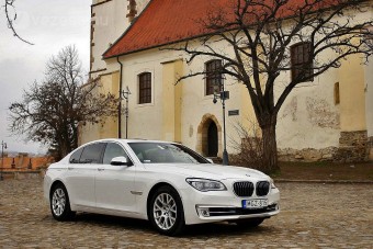 Teszt: BMW 750d - Felsőbb erő