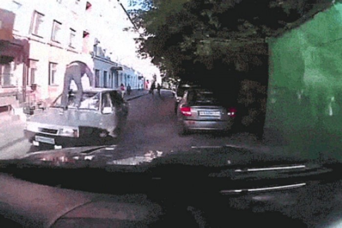 Vajon meddig bírja egy Lada szélvédője?