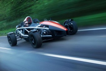 Jön a titánvázas sportkocsi